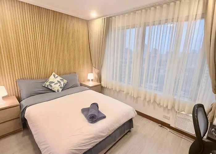 We Vibe, Alpha Grandview Near Bay * Manila